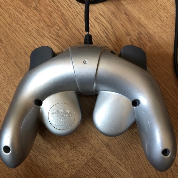 GameCube Controller - Picture 2 of 3